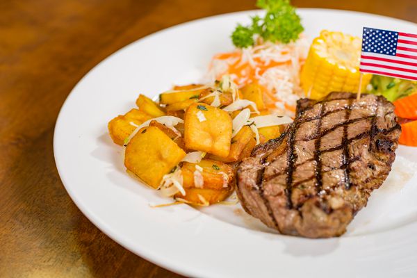 カクテル飲み放題無料!ワイン無料⁉︎【サイゴンステーキ123】から8月限定のお得なお知らせ