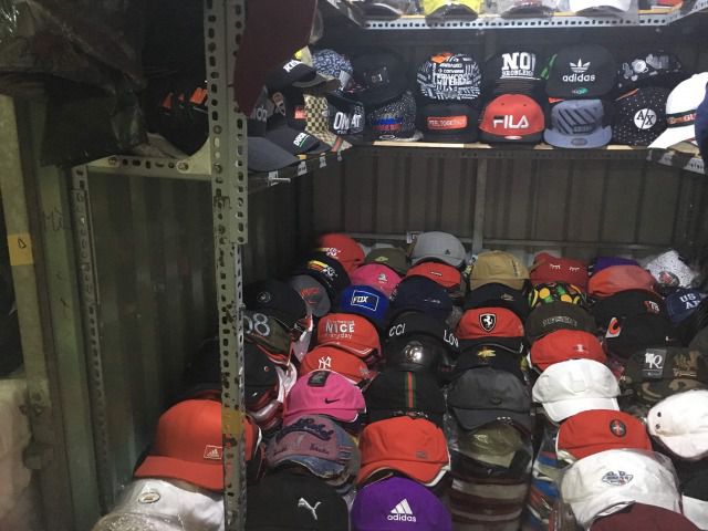 ビンタイ市場の帽子売り場