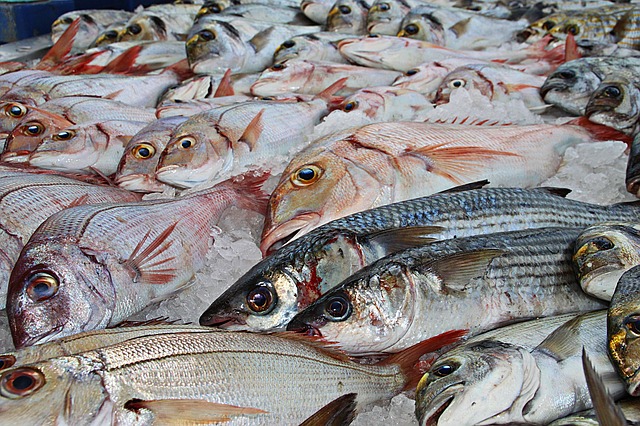 新鮮な魚介類や海鮮料理を店頭販売! ハノイの日本食レストラン【ふか田】